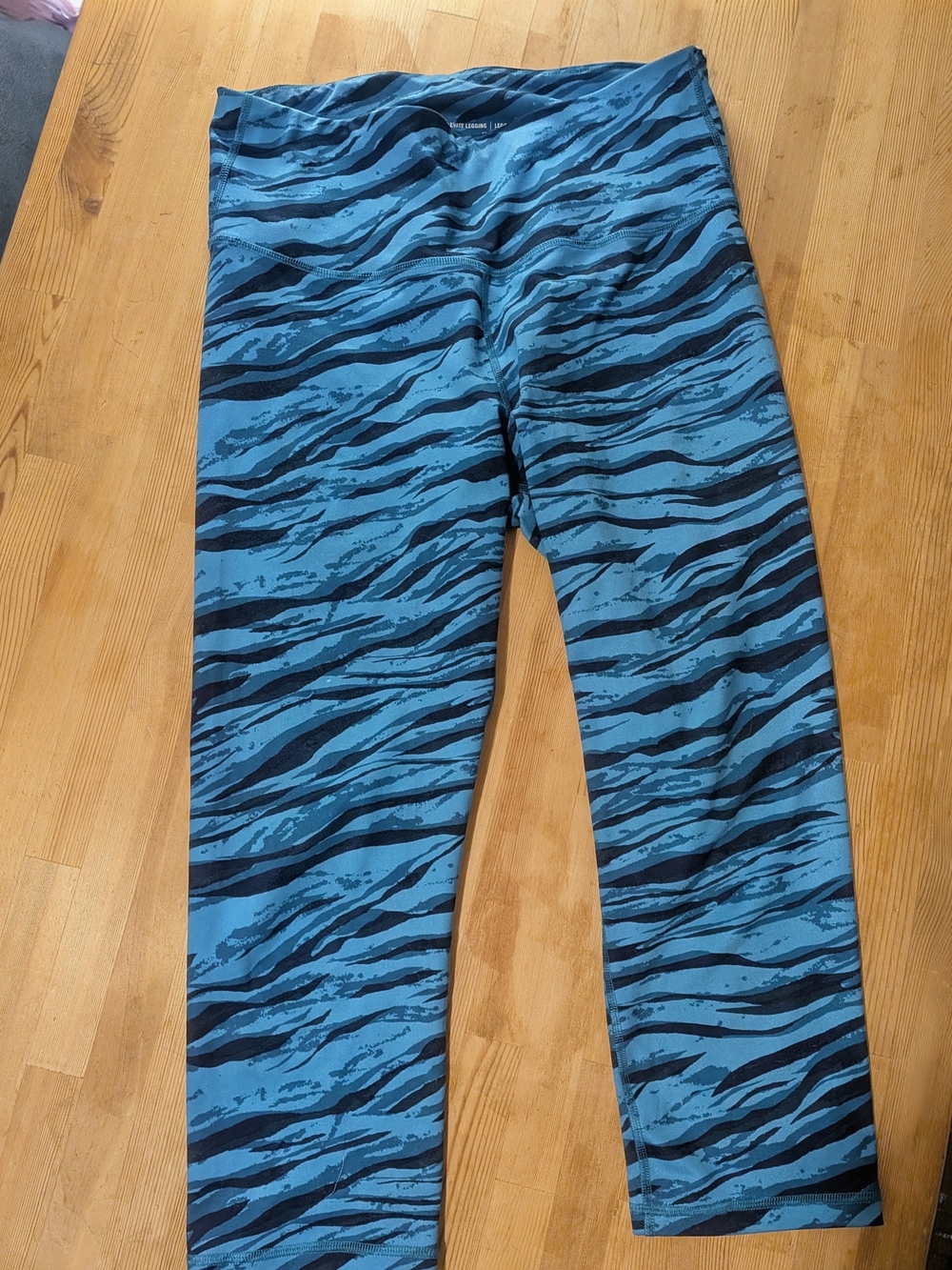 Old Navy Go-Dry Blue and Black Striped Active Leggings